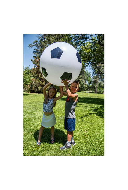 Ballon de foot géant, Hape 2