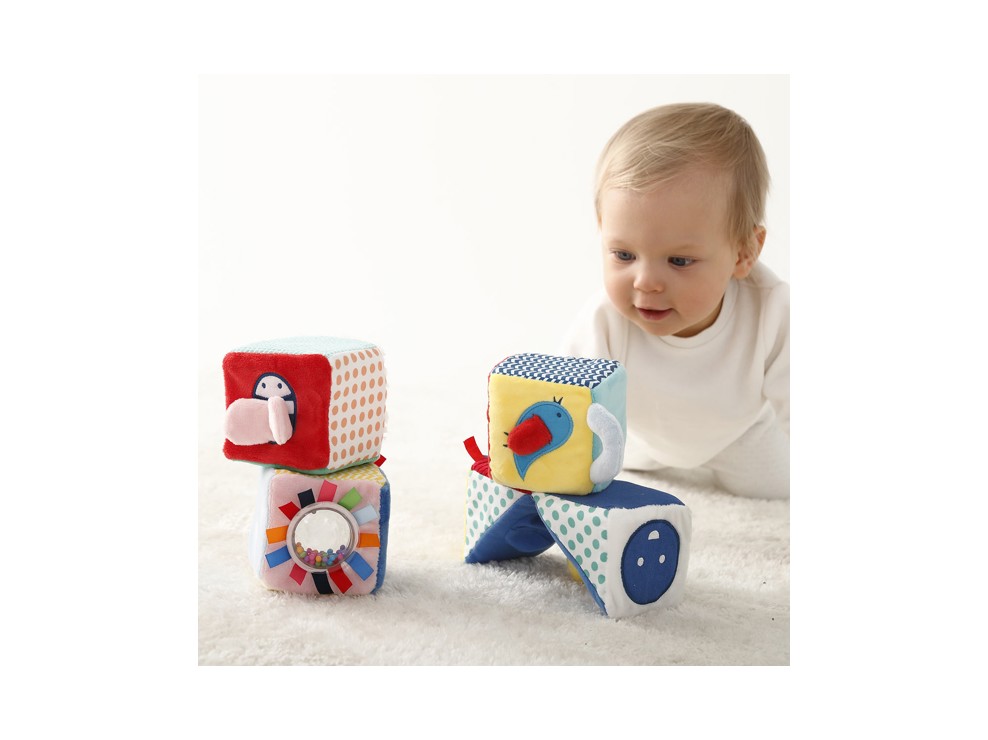 4 pluszowe kostki zabawka sensoryczna 2