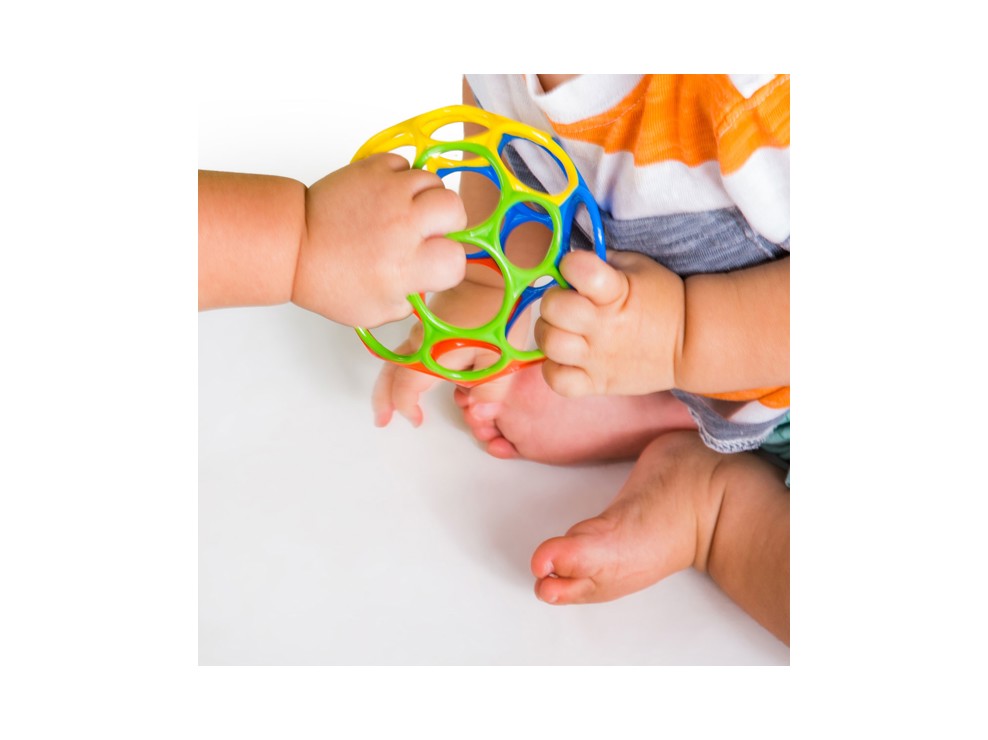 Hochet balle souple rouge, vert, jaune et bleu Oball 2